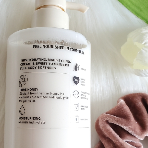 ↔️PINK VS Honey Lotion + PINK VS Velvet Scrunchie - Picture 3 of 5